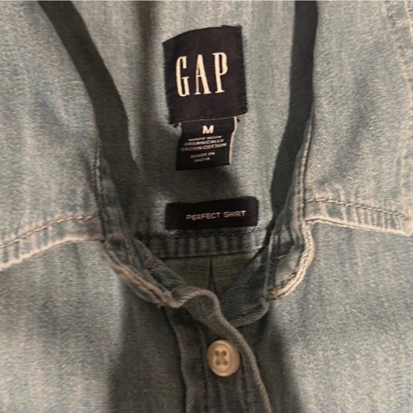 GAP denim perfect shirt. - Picture 6 of 10